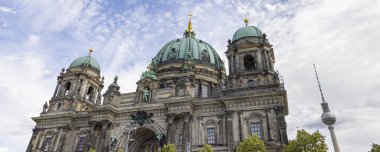 Berlin, Almanya - 24 Temmuz 2023: Berlin Katedrali Almanya 'da Berlin' de Berlin Dom adı verildi..
