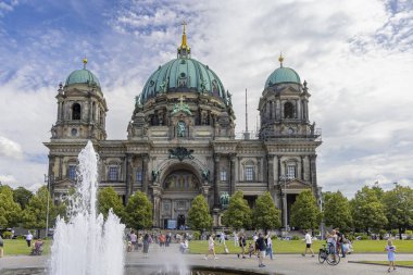 Berlin, Almanya - 24 Temmuz 2023: Berlin Katedrali Almanya 'da Berlin' de Berlin Dom adı verildi..