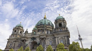 Berlin, Almanya - 24 Temmuz 2023: Berlin Katedrali Almanya 'da Berlin' de Berlin Dom adı verildi..