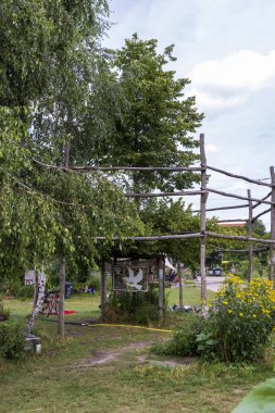 Berlin, Almanya - 25 Temmuz 2023: Avrupa 'da Almanya' da Berlin 'de Tempelhofer sahasında Topluluk Bahçesi Allmende-Kontor