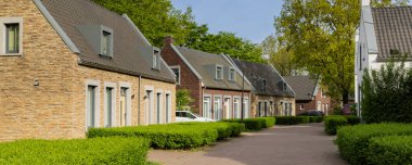 Hollanda 'nın Maastricht kentindeki Dousberg banliyösündeki modern küçük evler