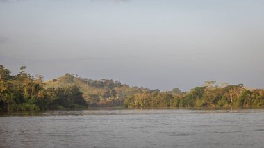 Kosta Rika ve Nikaragua sınırında El Desaguadero olarak da bilinen San Juan nehrinin manzarası
