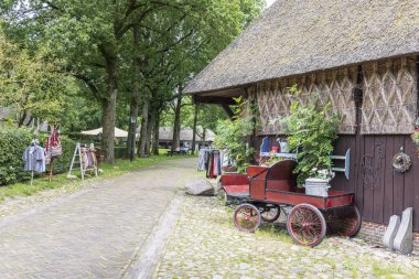 Orvelte, Hollanda - 9 Temmuz 2024: Hollanda 'nın Drenthe kentindeki Orvelte pitoresk küçük kasabasının manzarası.