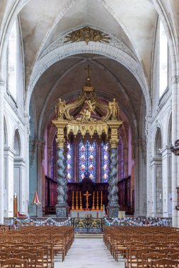 Verdun, Fransa - 28 Nisan 2024: Verdun Katedrali 'nin İçi Notre-Dame de Verdun, Fransa' nın kuzeydoğusundaki Verdun Katolik Piskoposlarının merkezi