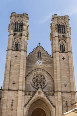 Saint-Vincent Katedrali Fransa 'nın Bourgogne bölgesindeki Chalon-sur-Saone' daki Saint-Vincent Meydanı 'nda.