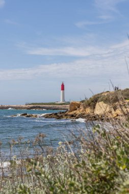 Fransa 'nın Alpes-Cote dAzur bölgesindeki Martigues' de Phare de Cap Couronne 'da Deniz Feneri Kaptanı Crown ile manzara