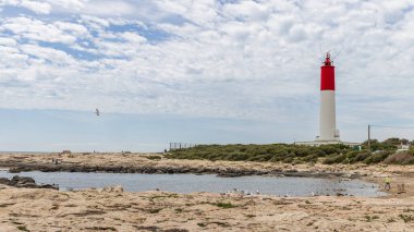 Fransa 'nın Alpes-Cote dAzur bölgesindeki Martigues' de Phare de Cap Couronne 'da Deniz Feneri Kaptanı Crown ile manzara