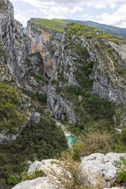 Fransa 'nın Provence kentindeki Büyük Kanyon Aiguinlerinden Manzaralı Gorges du Verdon.