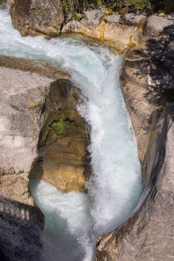 Fransa 'nın güneyindeki Courmes en Gourdon yakınlarındaki Gorges du Loup' da Cascade Saut du Loup