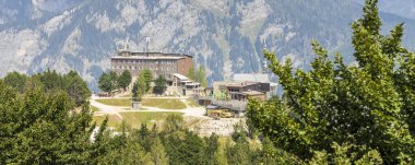Slovenya 'nın Triglav Ulusal Parkı' ndaki Bohinj yakınlarındaki Vogel Dağı 'nın tepesindeki Vogel kayak merkezinin manzarası