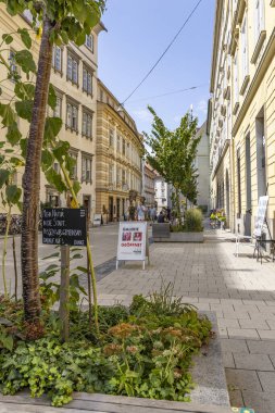 Graz, Avusturya - 6 Eylül 2024: Avusturya 'nın Stiermarken bölgesindeki Graz sokaklarında kentleşme