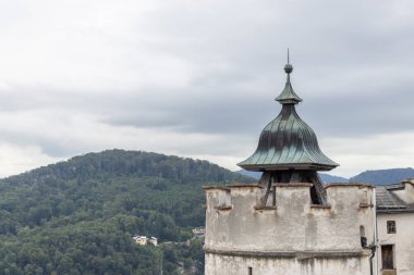 Avusturya 'nın tarihi Salzburg kentindeki Hohensalzburg kalesinden manzara