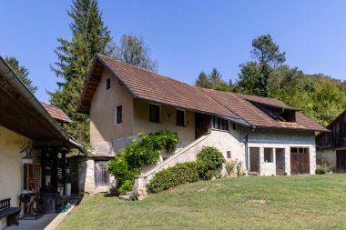 Slovenya 'nın Podsrada Kozjanski bölgesindeki geleneksel Levstik su değirmeni