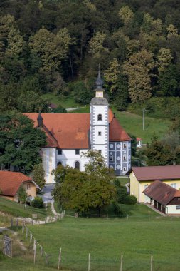 Slovenya 'nın Podcetrtek kentindeki güzel Olimje manastırının manzarası