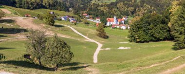 Slovenya 'nın Podcetrtek kentindeki güzel Olimje manastırının panoramik manzarası