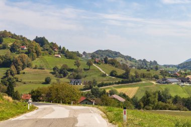 Slovenya 'da yaz mevsiminde Krsko ve Sava Nehri' nin Aşağı Carniola bölgesinde kayan manzara