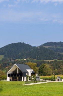 Slovenya 'nın Slovenya Gradec bölgesindeki Mislinja vadisinin manzarası