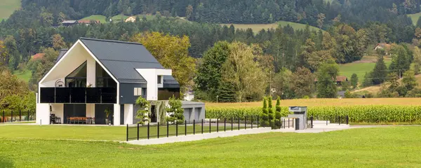 Slovenya 'nın Slovenya Gradec bölgesindeki Mislinja vadisinin manzarası