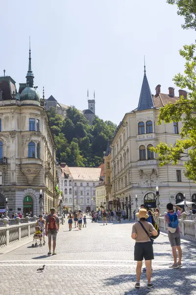 Ljubljana, Slovenya - 31 Ağustos 2024: Ljubljana 'nın başkenti Slovenya' nın Franciscan köprüsünden manzara