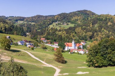 Slovenya 'nın Podcetrtek kentindeki güzel Olimje manastırının manzarası