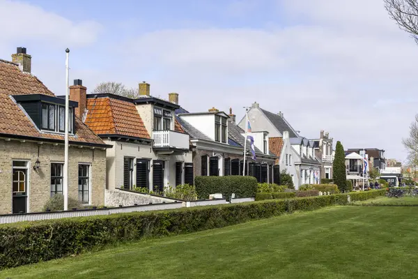 Schiermonnikoog, Hollanda - 19 Nisan 2025: Hollanda 'da köy ve ada Schiermonnikoog' un manzarası