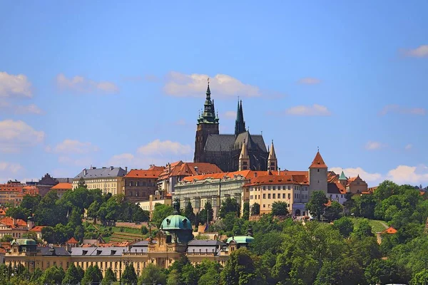 Prags Slott Som Tjeckiens Viktigaste Symbol — Stockfoto