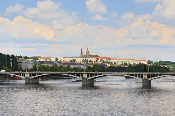 Ancien Château Prague Domine Rivière Pont — Photo