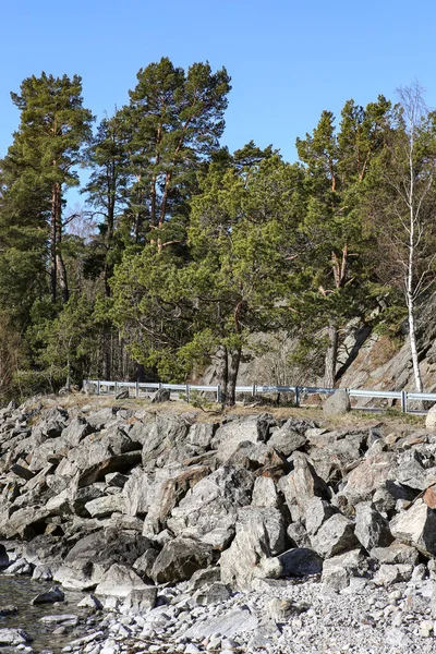 Cliff Väg Metall Barriär Visa Scen Med Många Stenar Och — Stockfoto
