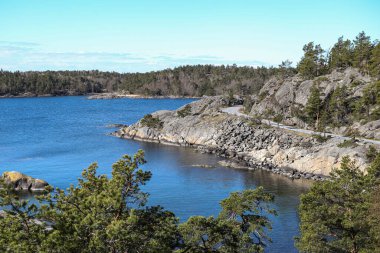 İsveç 'te Baltık Denizi manzaralı güzel deniz kıyısı adaları. 