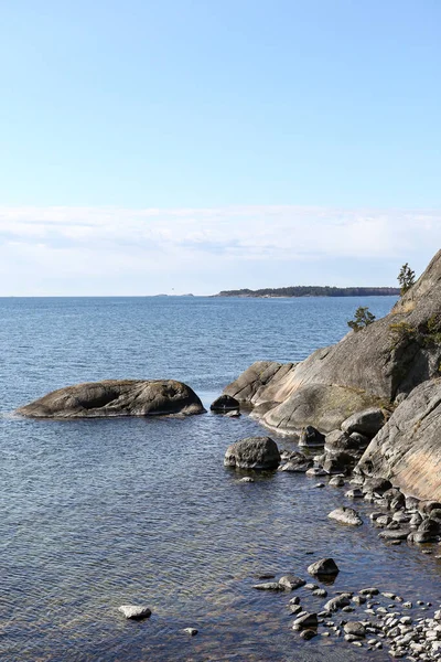 瑞典美丽的悬崖景观 有着波罗的海和晴朗的天空 — 图库照片