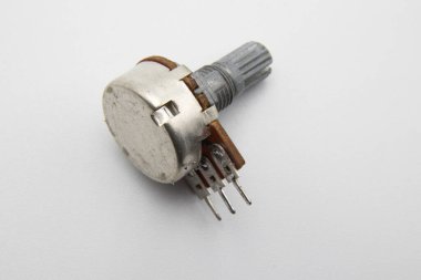 Beyaz arkaplan üzerindeki potansiyel ölçer, izole edilmiş, yakın plan.