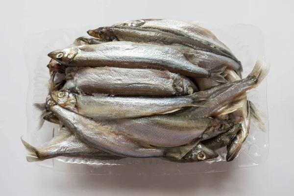 Capelin Fisk Plastbricka Vit Bakgrund Liten Fisk Vitt — Stockfoto