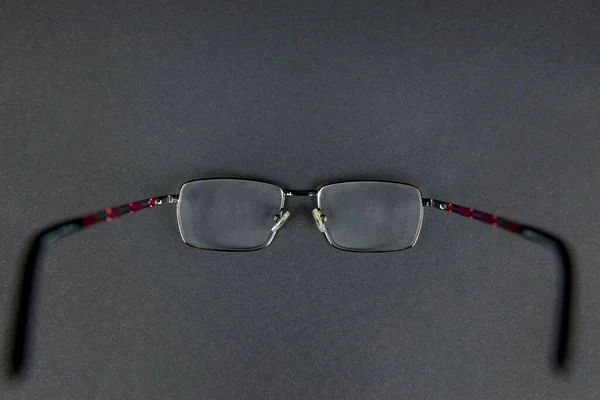 Bril Een Zwarte Achtergrond Bril Ter Verbetering Van Het Gezichtsvermogen — Stockfoto