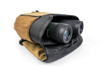 İzole edilmiş beyaz arka planda dürbünler. Pankart. Askeri dürbünler. ZSU için dürbünler