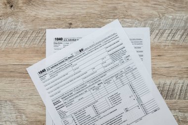 Evrak işleri için son teslim tarihi kavramı. Boş vergi formu. Vergi teslim tarihi konsepti. 1040 vergi formu. Finansal belge.