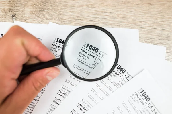 Blank Individual Tax Form Magnifying Glasses Tax Income Concept — Foto de Stock