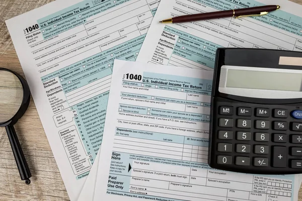 书面文件截止日期的概念 空白税单 第1040条税务表格财务单据 — 图库照片