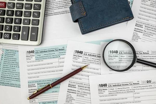 书面文件截止日期的概念 空白税单 第1040条税务表格财务单据 — 图库照片