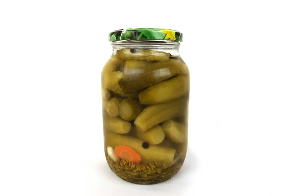 有腌制黄瓜的罐子 在白色背景上分离 — 图库照片