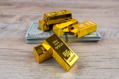 Dolar üzerinden altın külçeler. Paraya altın külçeleri
