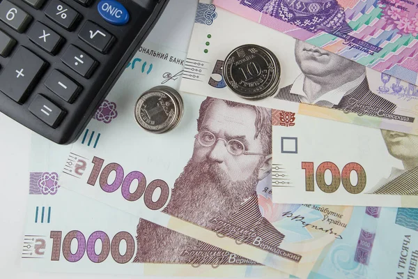 Hesap makinesi ve Hryvnia. Ukrayna parası. Mali konsept.