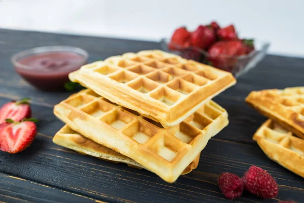 Square Belgian Waffles Berries Wooden Background Delicious Sweet Sweet Waffles — Stock Photo, Image