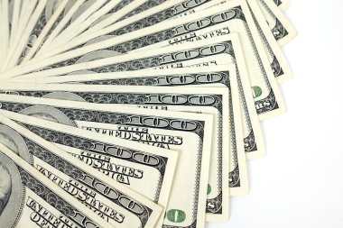 Amerikan parası beyaz banknotlara yüz dolar. Amerikan banknotlarına yakın çekim. Amerikan Doları.