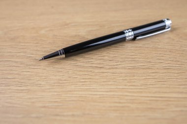 Tahta masadaki bir kalem, boşluğu kopyala