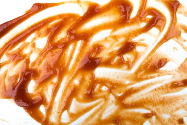 Dağılmış kan, sıçrama, damlama beyaz arka planda izole edilmiş, üst manzara.