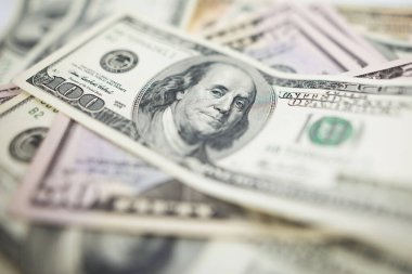 Çeşitli banknotların yakın plan çekimleri. Amerikan doları. İş konsepti. Seçici odak.