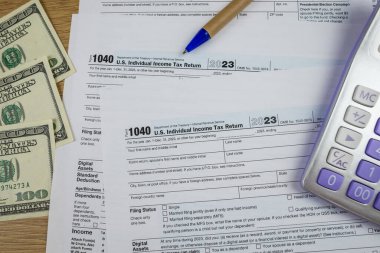 Vergi formları 1040. 2023 için, iş vergisi konsepti.