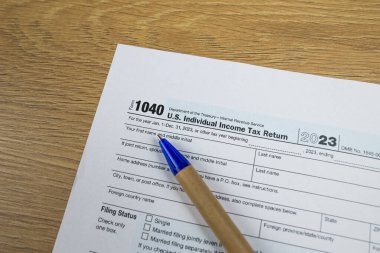 Vergi formları 1040. 2023 için, iş vergisi konsepti.