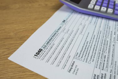 Vergi formları 1040. 2024 yıl, iş vergisi konsepti.