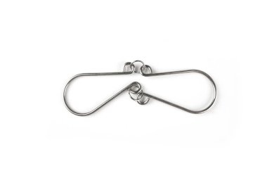 Beyaz arka planda bir tel yapbozu (Bilmece halkası) whit üzerinde metal puzzle